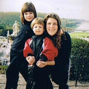 2004 Girls at Versailles