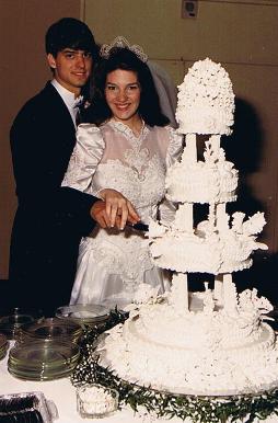 2007 Doug and Jennifer Cutting Cake