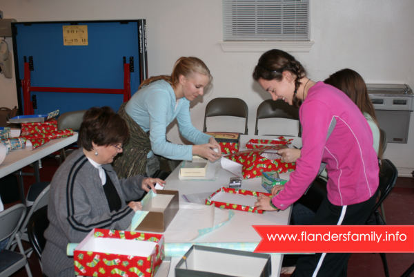 How to Host a Shoebox Stuffing Party for Operation Christmas Child | with free printables from www.flandersfamily.info