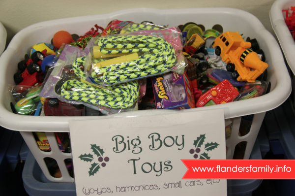 How to host a shoebox stuffing party for Operation Christmas Child | with free printables from www.flandersfamily.info